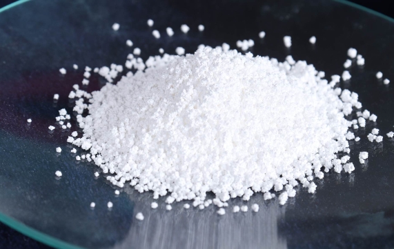 崇左高純氯化鈣：應用于多領域的多功能化合物